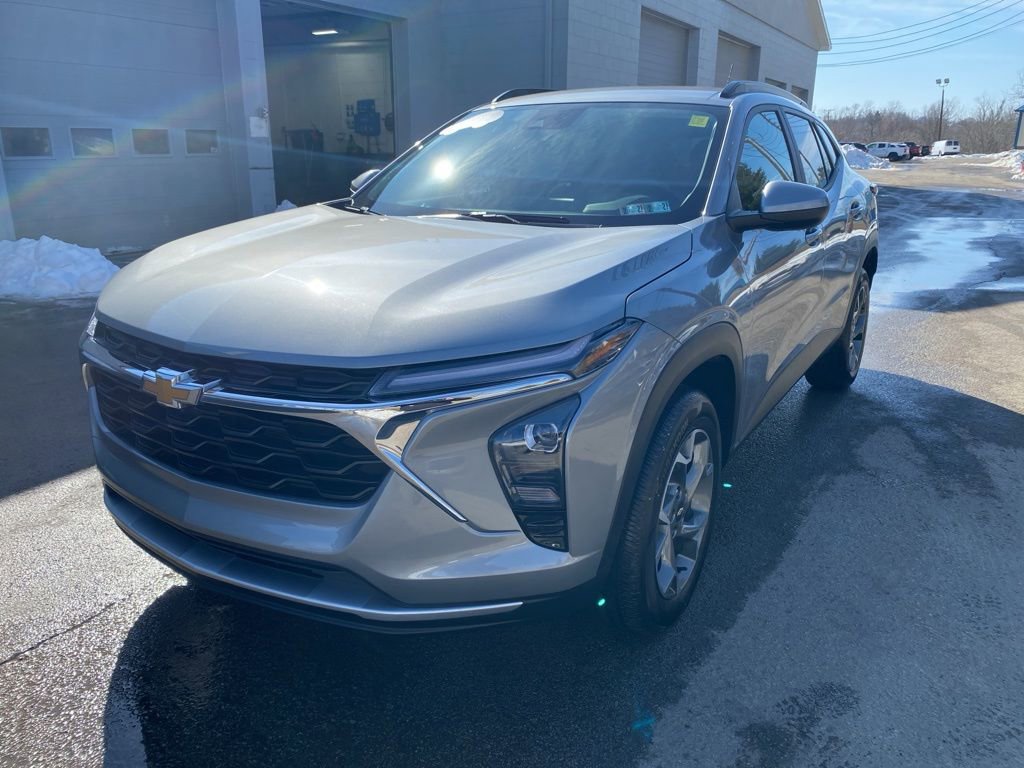 Certified 2025 Chevrolet Trax LT w/ LT Convenience Package image 7