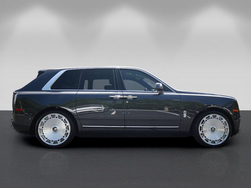 Used 2022 Rolls-Royce Cullinan AWD/4WD image 2