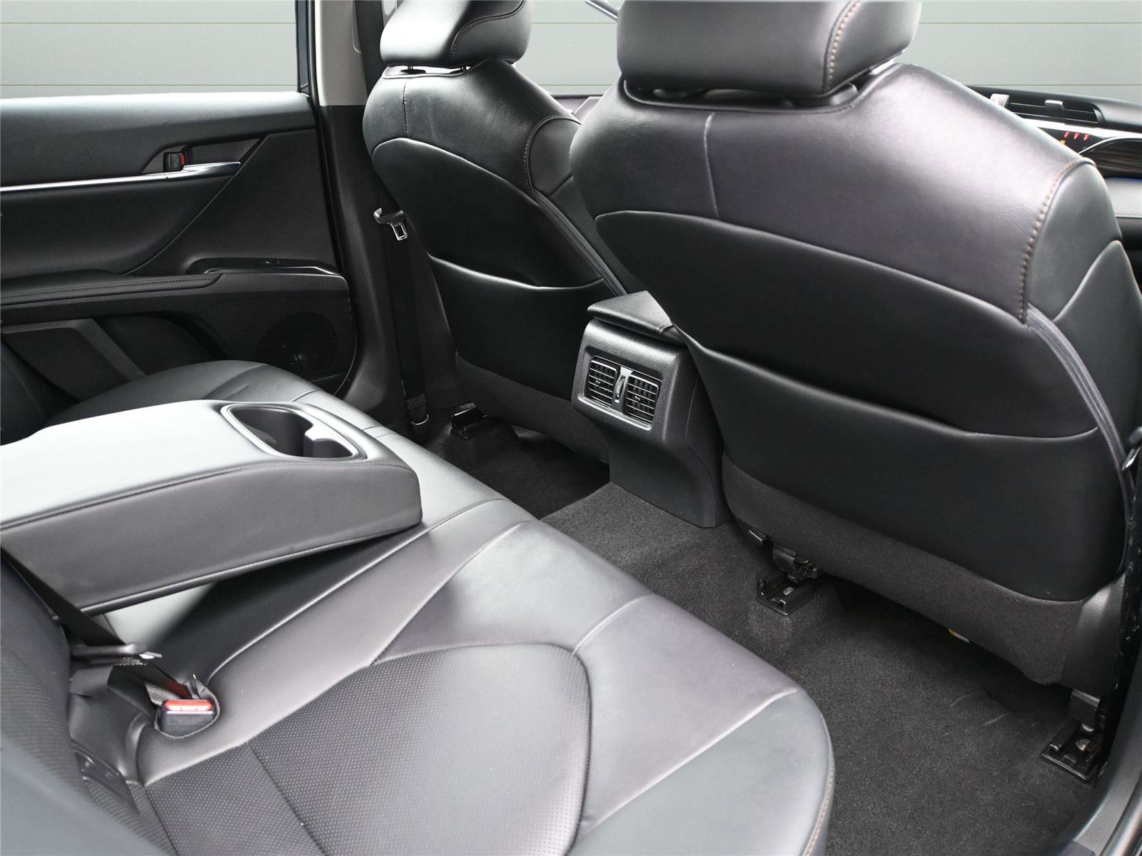 Used 2020 Toyota Camry XLE image 19