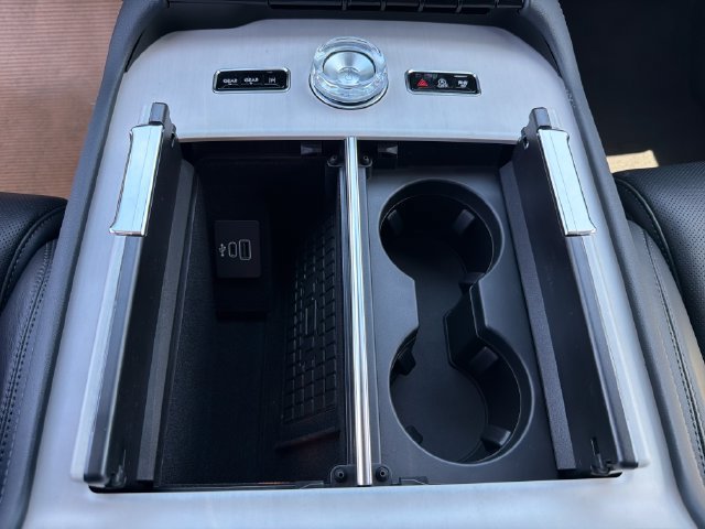 New 2026 Lincoln Navigator Reserve w/ Jet Appearance Package AWD/4WD image 32