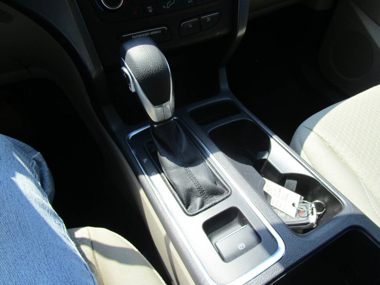 Used 2019 Ford Escape SE FWD image 14
