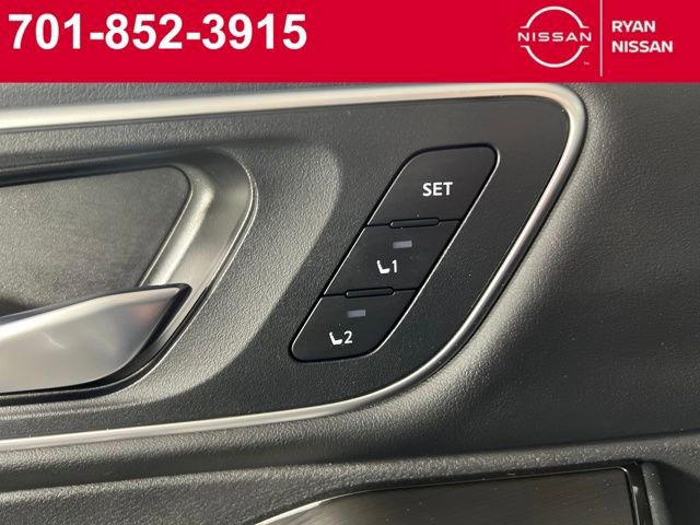 Certified 2025 Nissan Rogue Platinum w/ Tech Package image 28