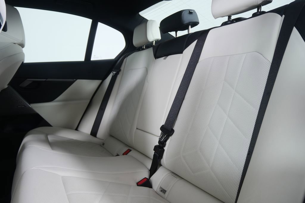 Certified 2025 BMW 540i xDrive AWD/4WD image 14