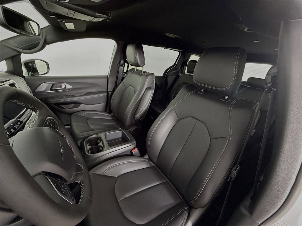 New 2026 Chrysler Pacifica Select image 13