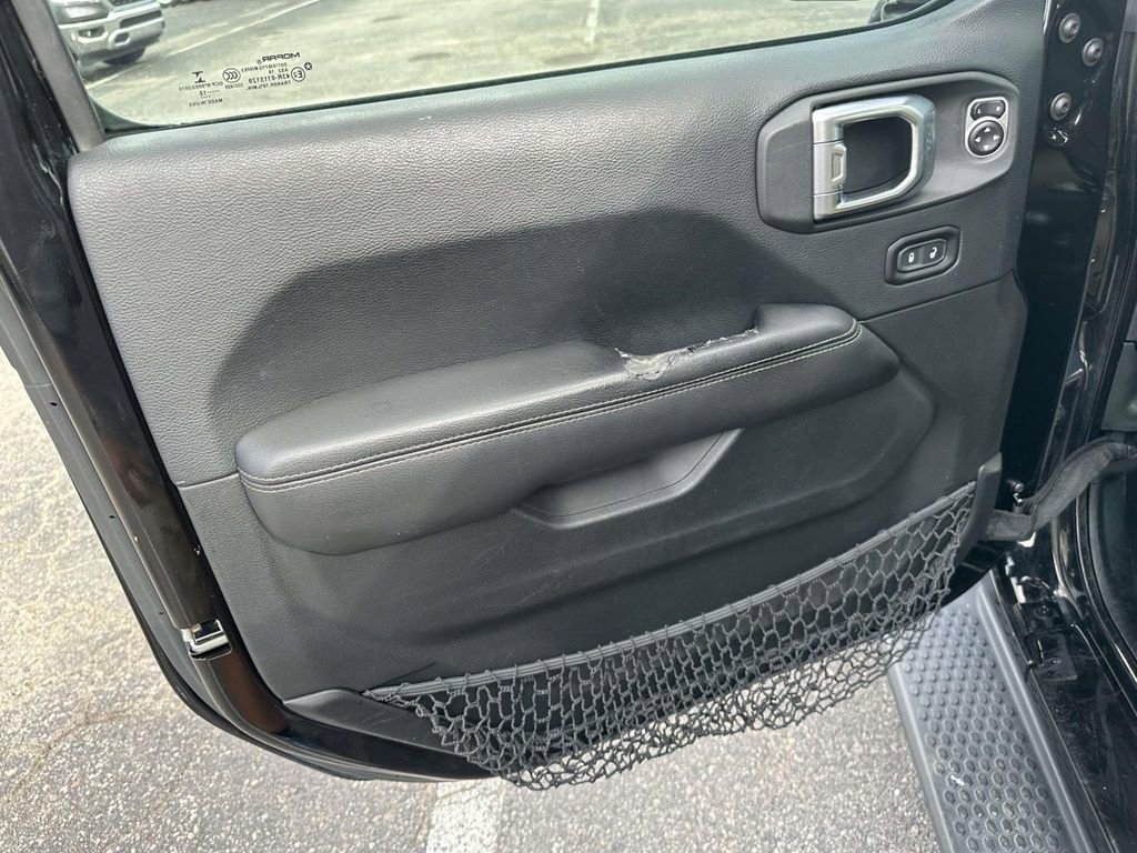 Used 2018 Jeep Wrangler Unlimited Sahara image 18