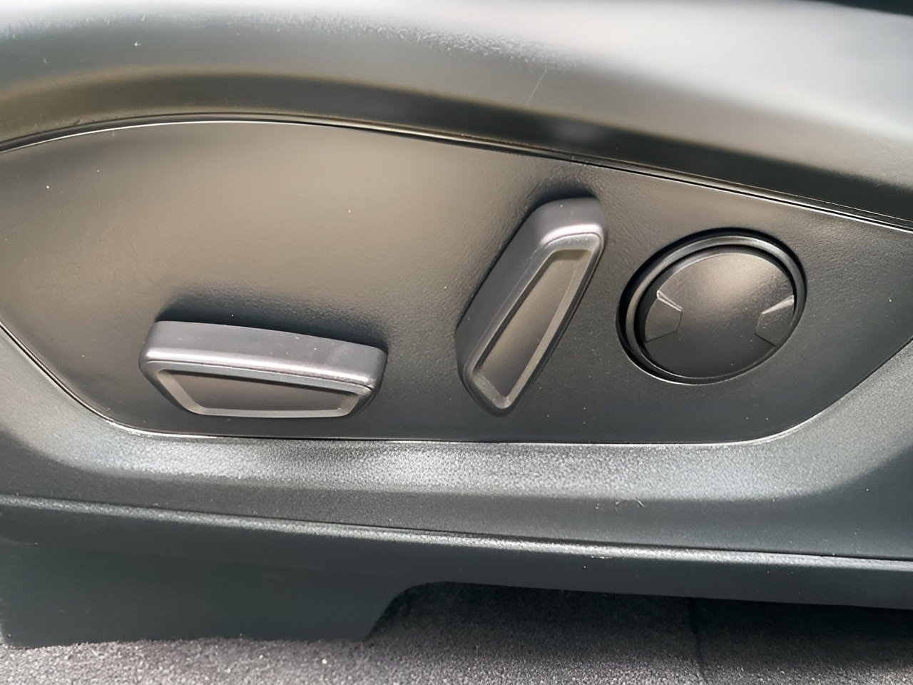 Used 2023 Ford Explorer XLT w/ Equipment Group 202A image 38