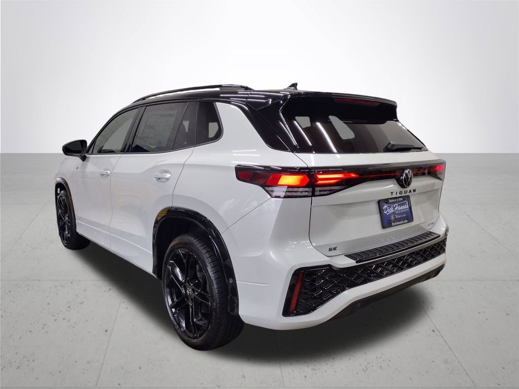 New 2025 Volkswagen Tiguan SE R-Line image 12