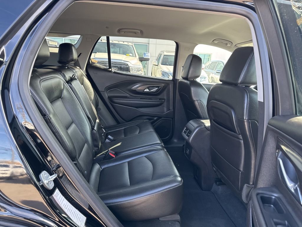 Used 2024 GMC Terrain SLT image 25