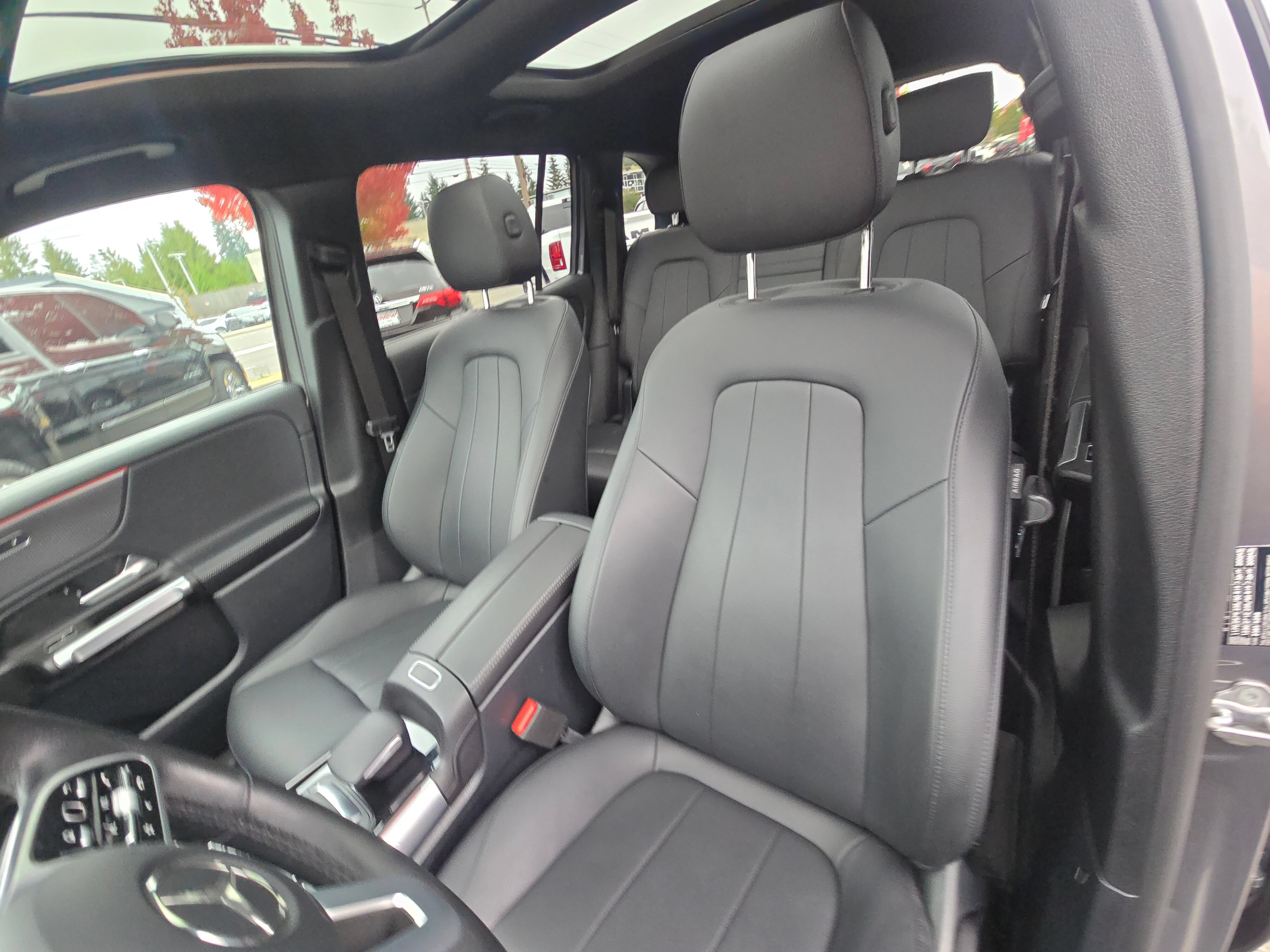 Used 2022 Mercedes-Benz GLB 250 4MATIC image 21