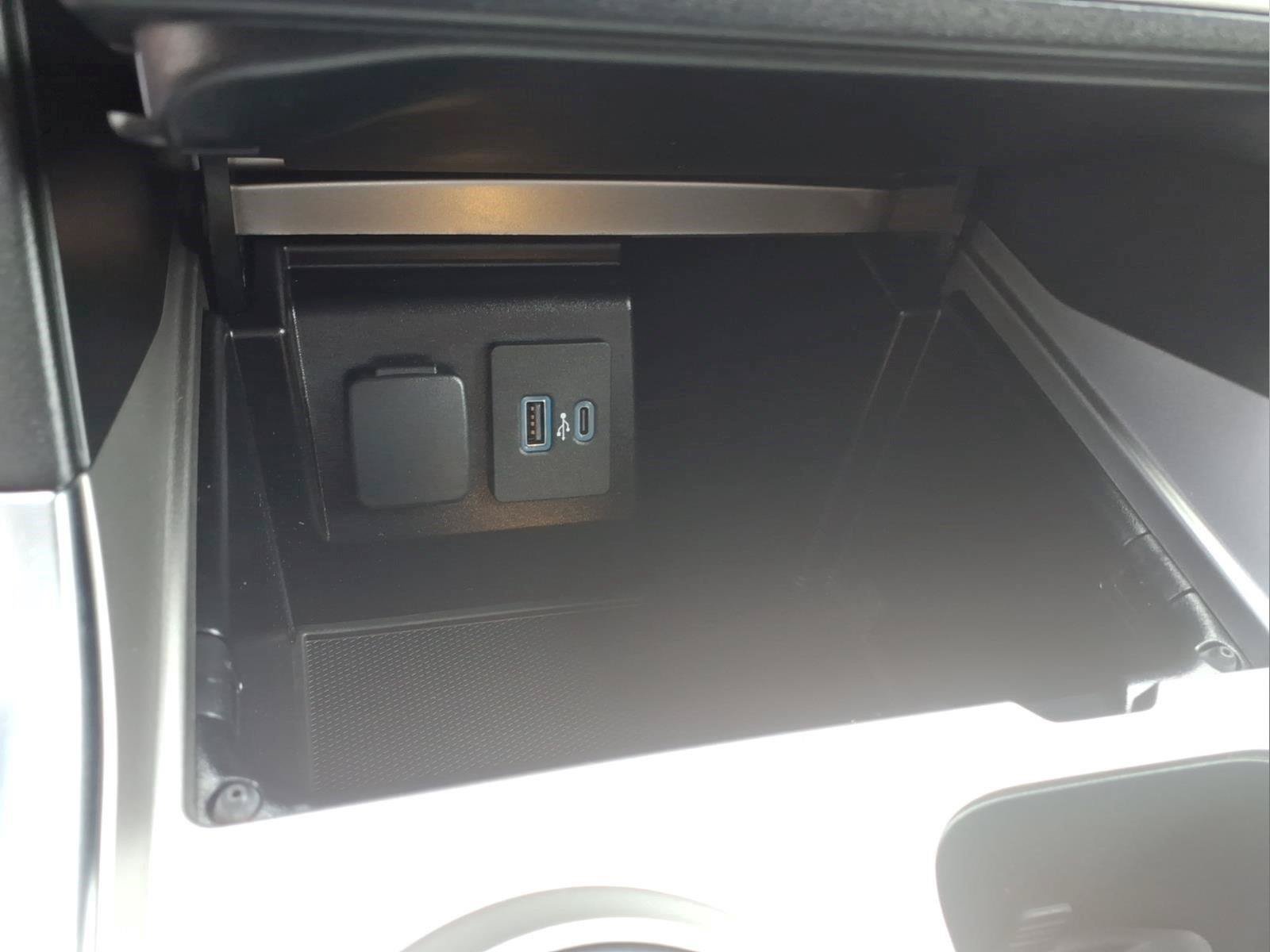 Used 2020 Ford Explorer XLT w/ Equipment Group 202A AWD/4WD image 24