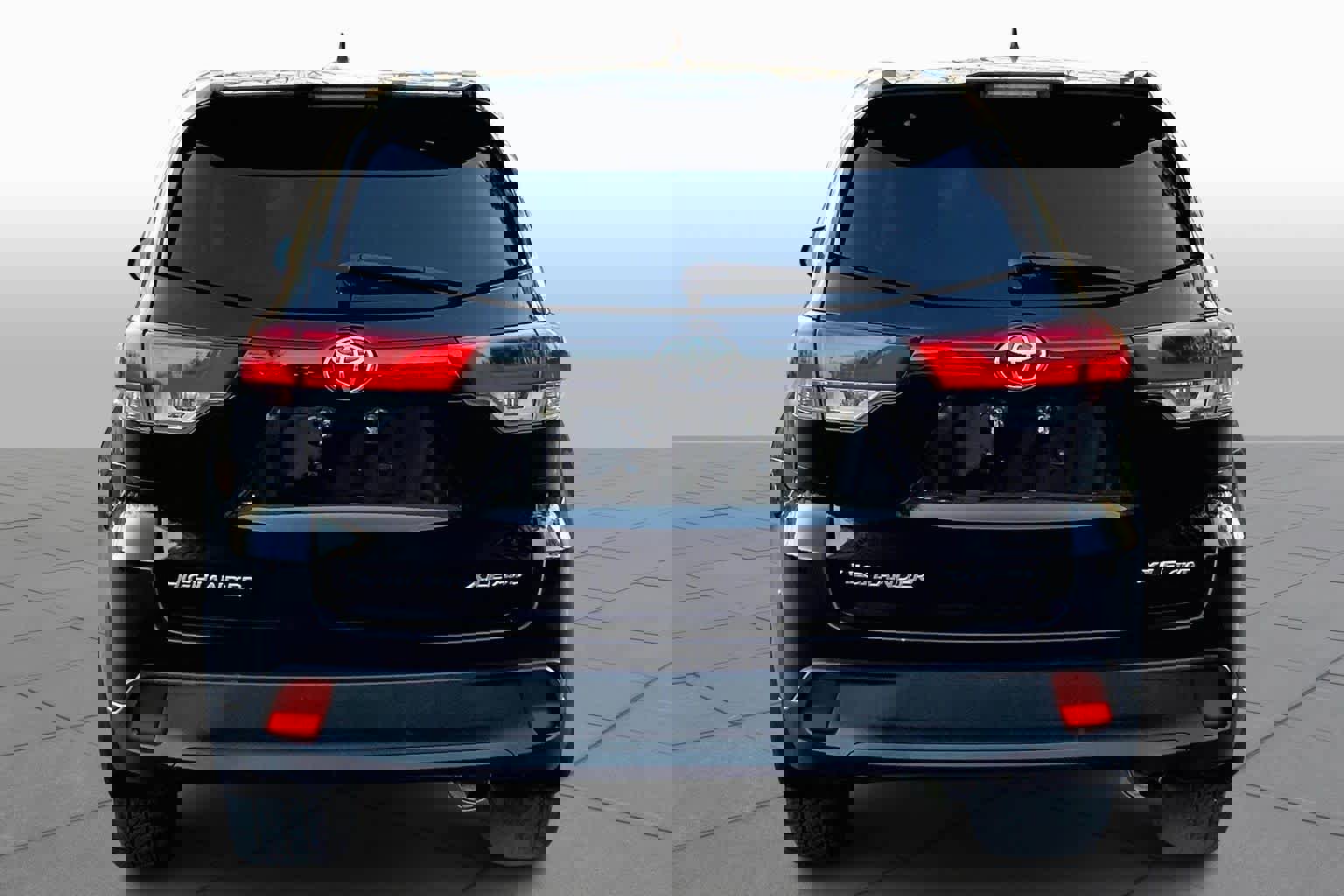 Used 2018 Toyota Highlander XLE image 5