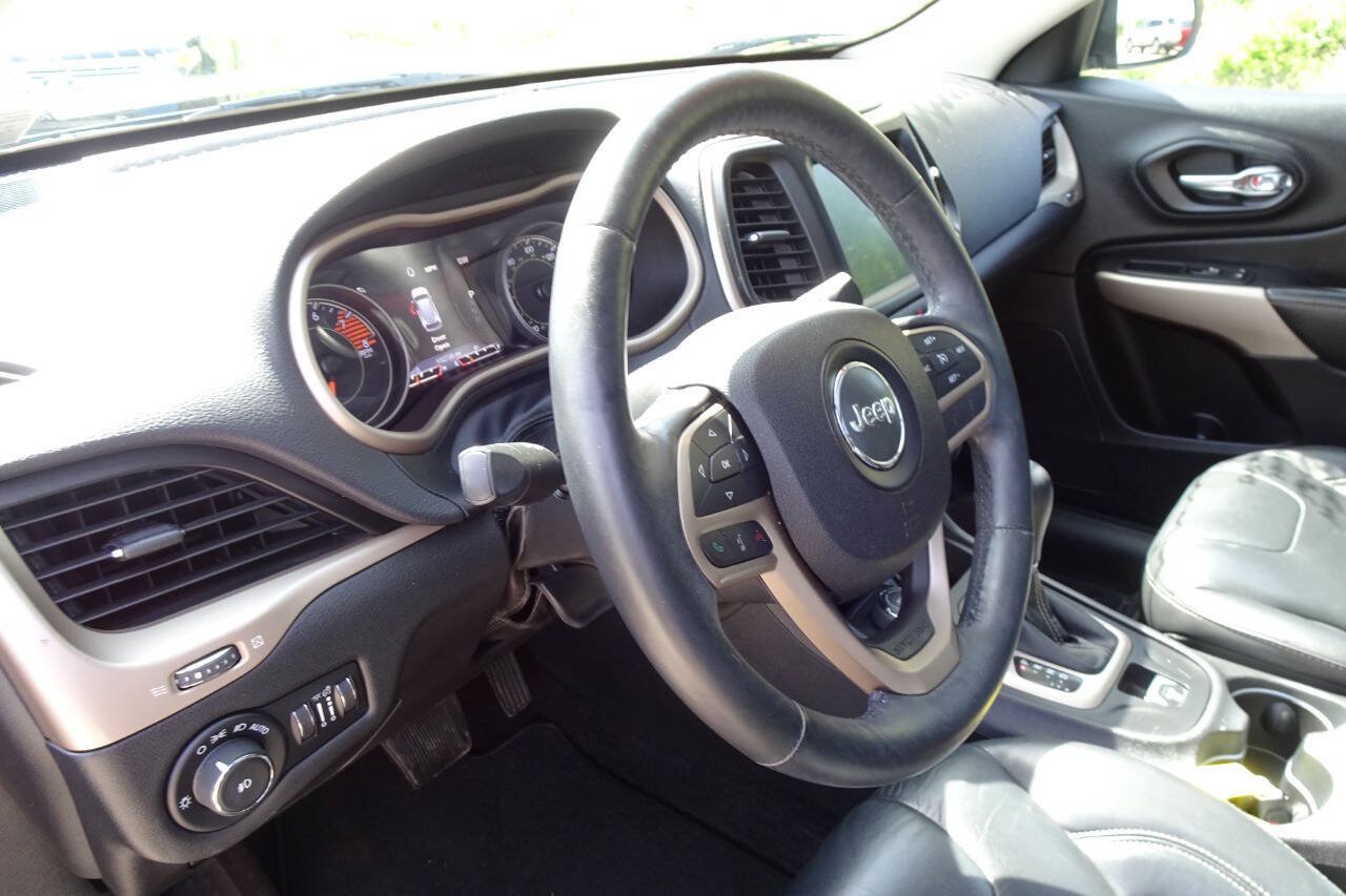 Used 2017 Jeep Cherokee Limited AWD/4WD image 15