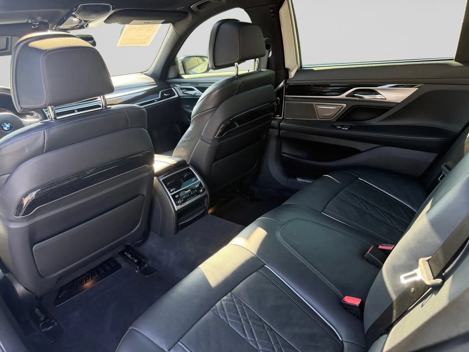 Used 2021 BMW 750i xDrive w/ Executive Package AWD/4WD image 25
