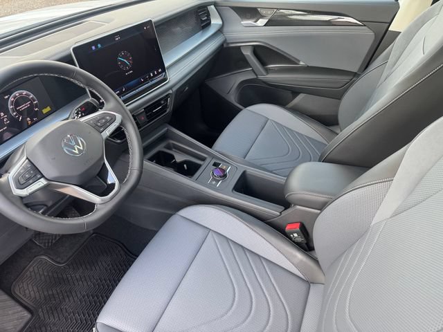 New 2026 Volkswagen Tiguan SE FWD image 6