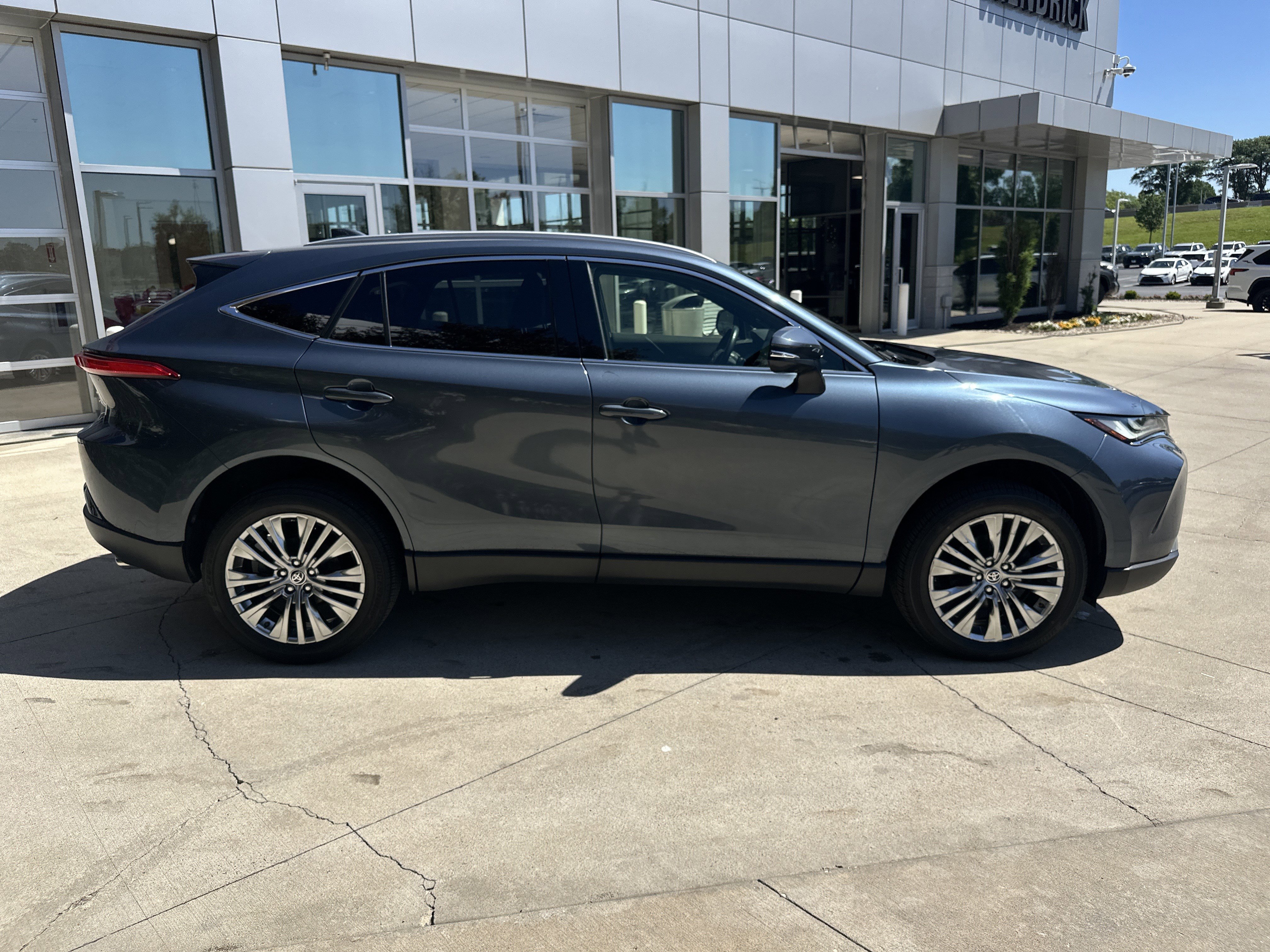 Used 2022 Toyota Venza Limited AWD/4WD image 12