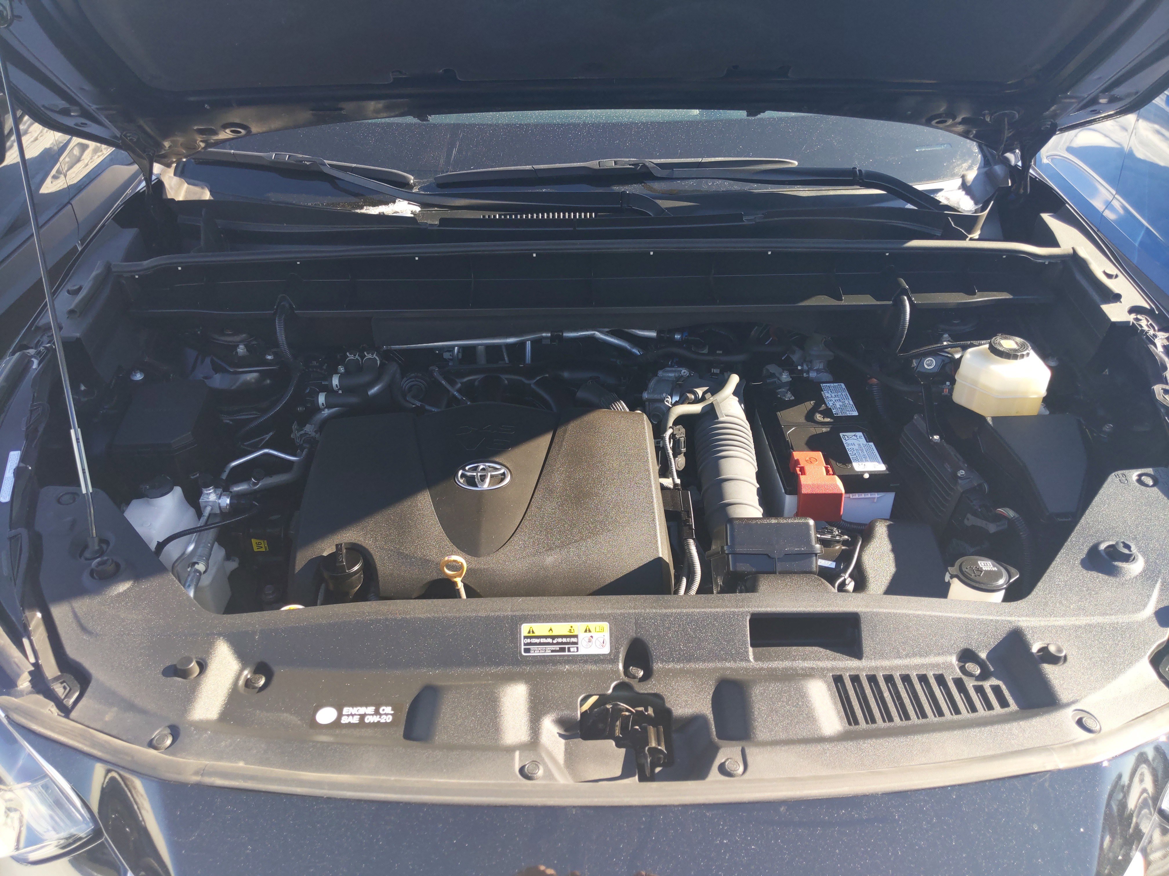 Used 2022 Toyota Highlander XLE video 2