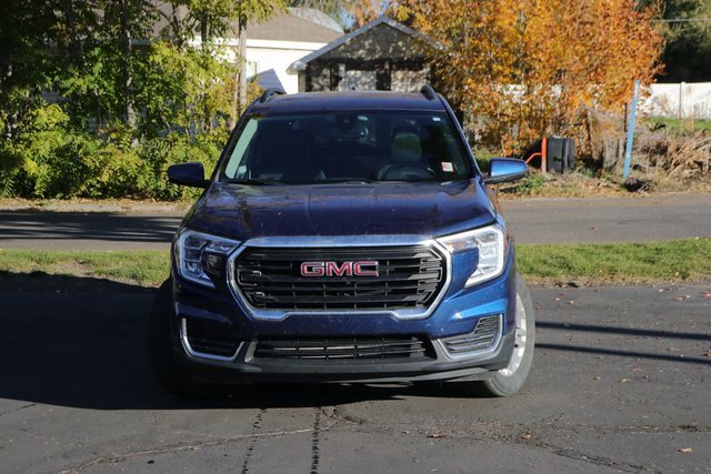 Used 2022 GMC Terrain SLE w/ Driver Convenience Package image 2
