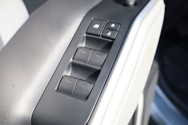 Used 2022 Toyota Highlander LE image 17