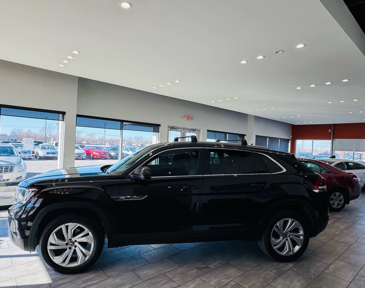 Used 2020 Volkswagen Atlas Cross Sport SEL image 6