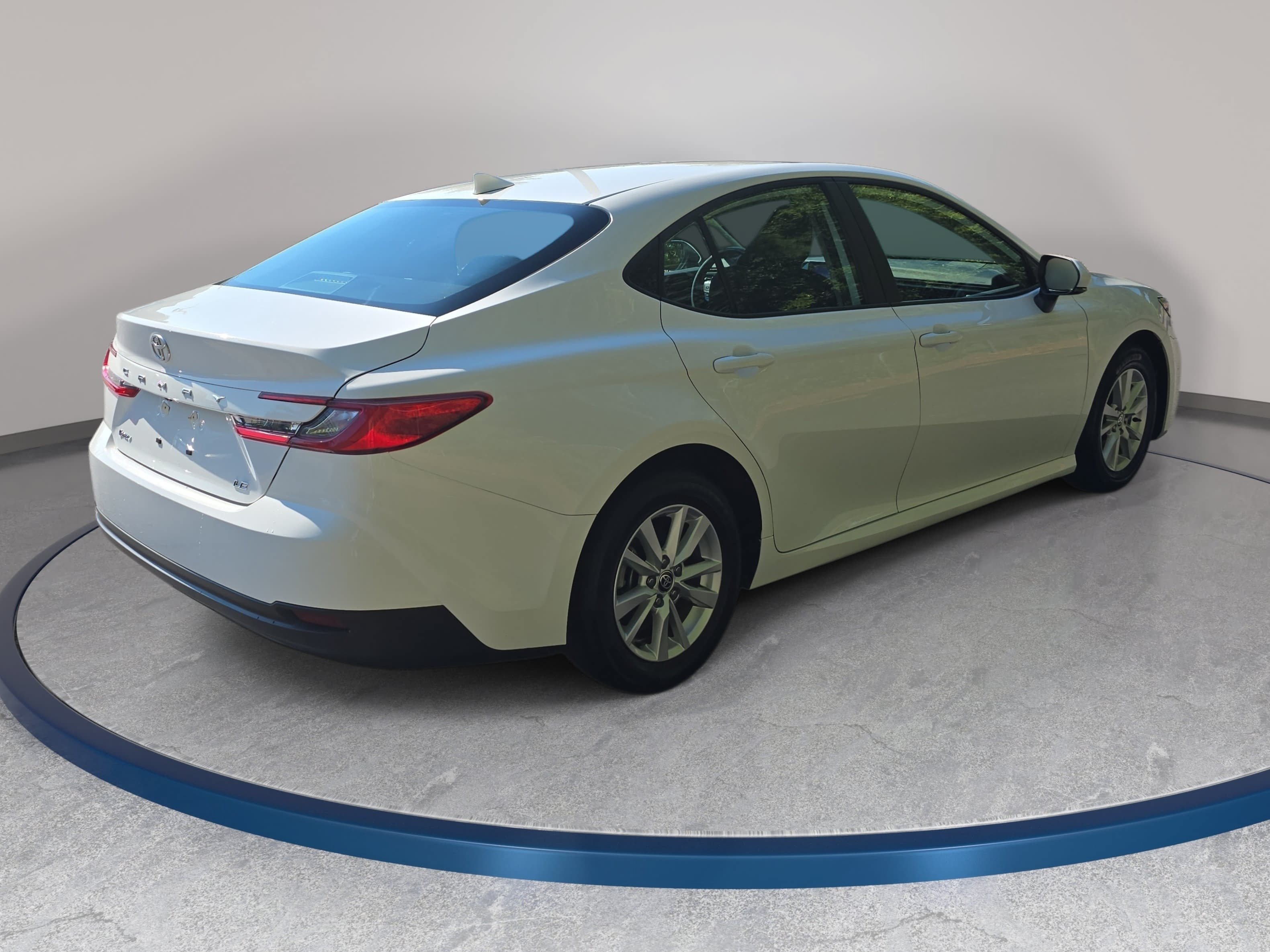 Used 2025 Toyota Camry LE FWD image 5