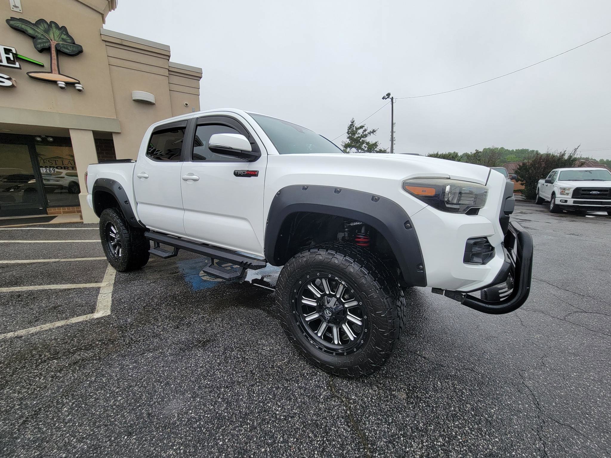 Used 2018 Toyota Tacoma TRD Pro AWD/4WD image 2
