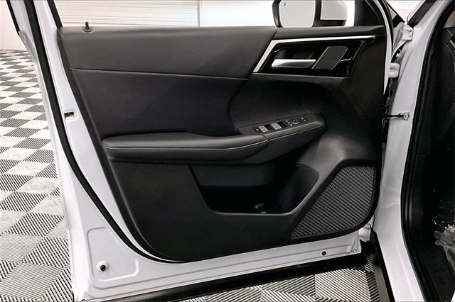 Used 2024 Mitsubishi Outlander SE image 18