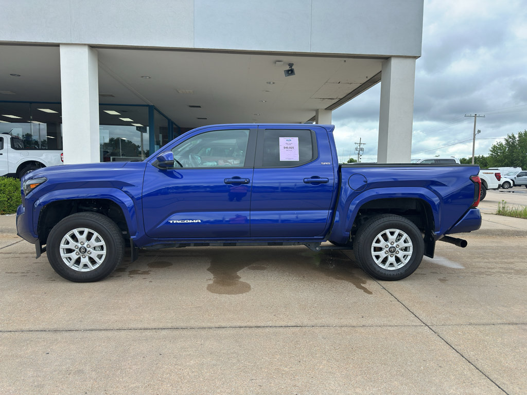 Used 2024 Toyota Tacoma SR5 AWD/4WD image 8