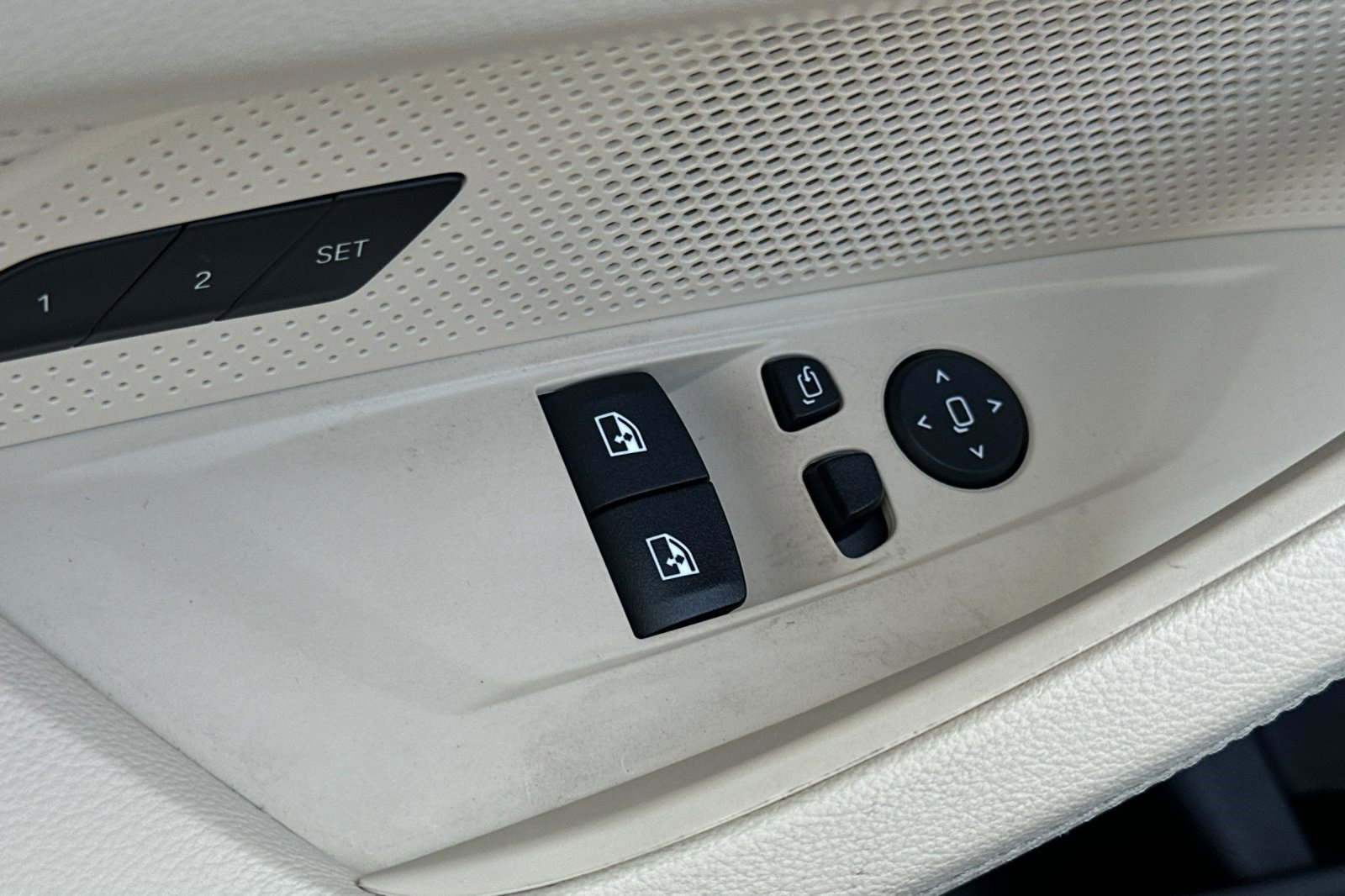 Used 2025 BMW 430i Coupe w/ Convenience Package image 13