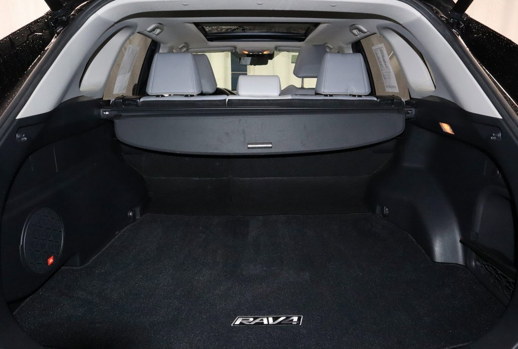 Used 2020 Toyota RAV4 Limited image 17