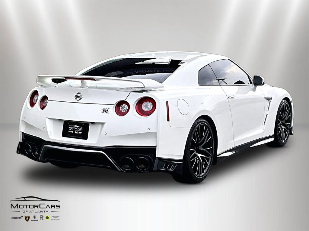 Used 2021 Nissan GT-R Premium image 11