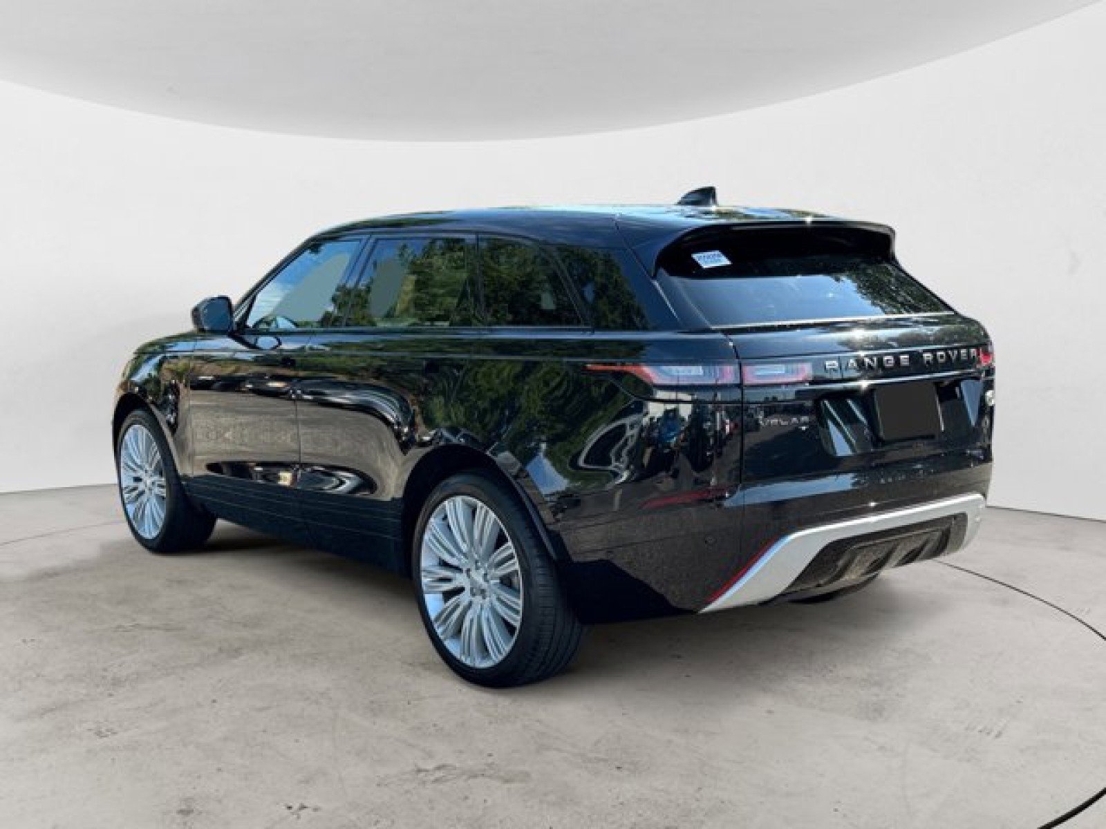 Certified 2021 Land Rover Range Rover Velar R-Dynamic S image 6