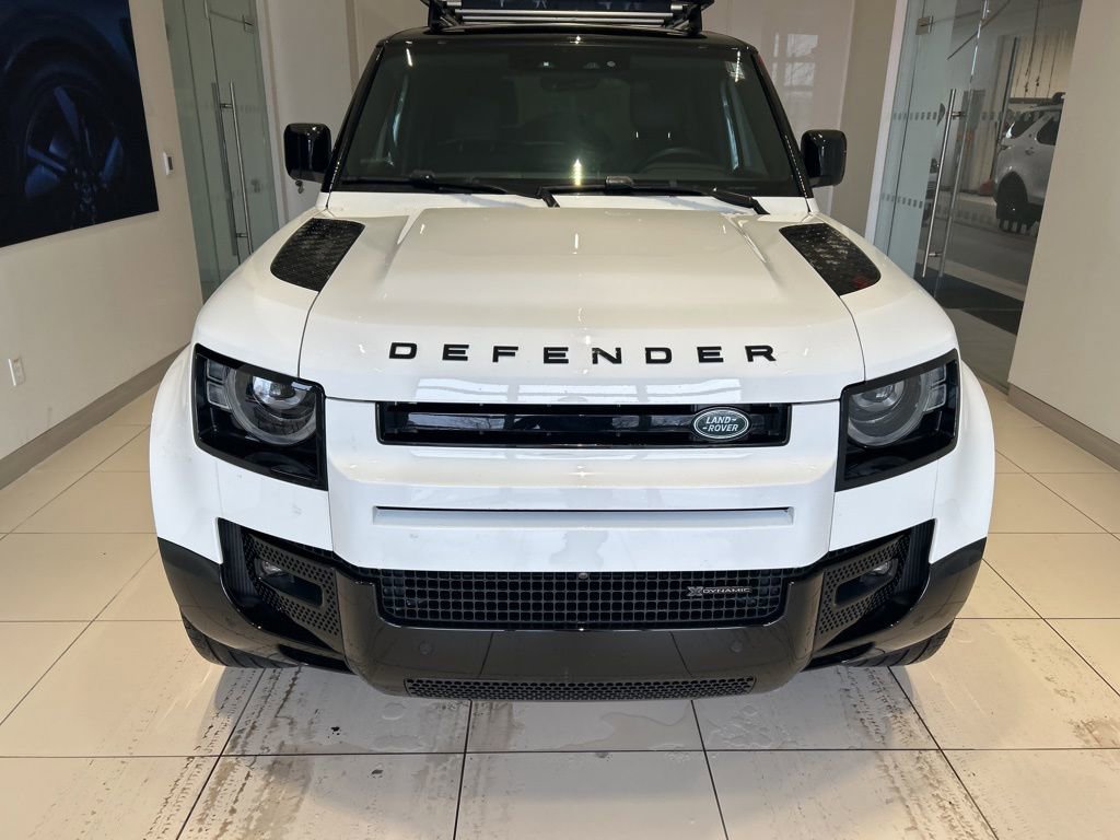 Used 2023 Land Rover Defender 90 X-Dynamic SE image 18