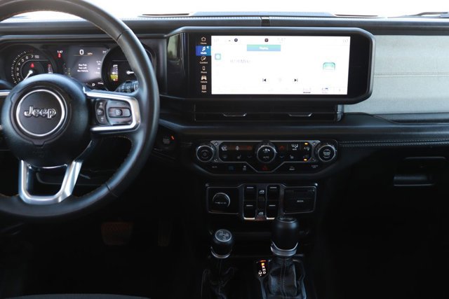 Used 2024 Jeep Wrangler Sahara image 15