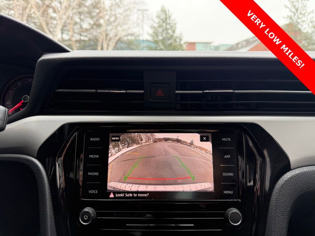 Used 2021 Volkswagen Passat 2.0T SE image 31