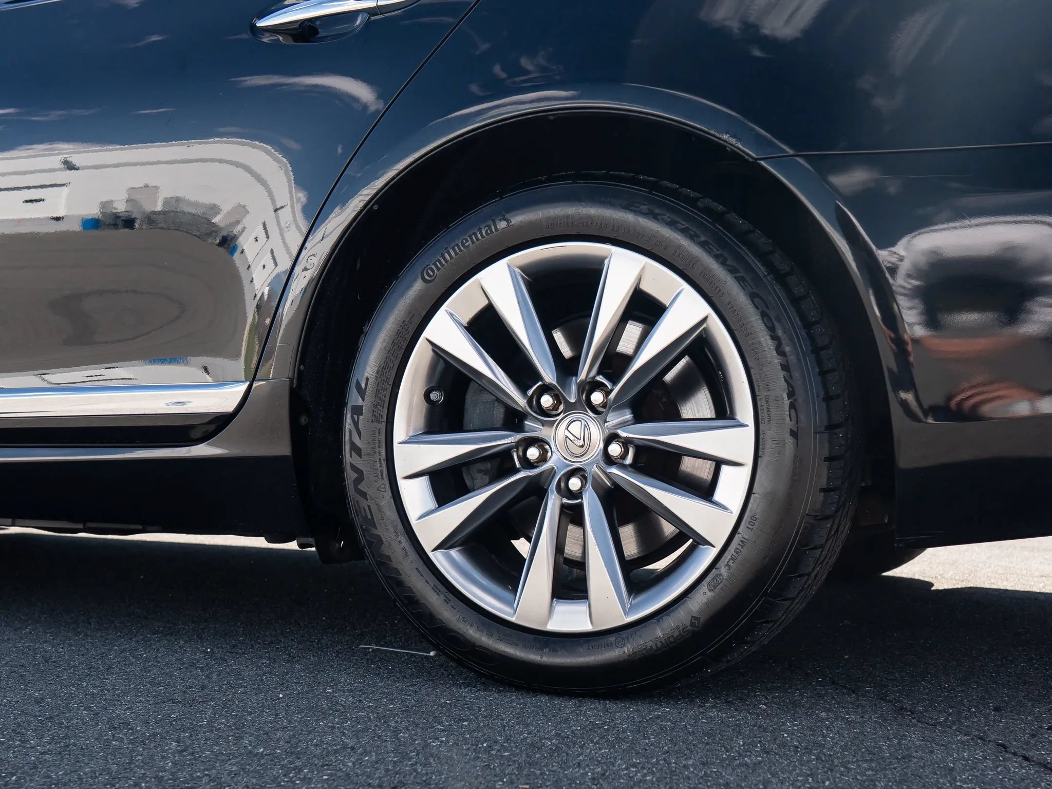 Used 2016 Lexus LS 460 AWD w/ Comfort Package image 16