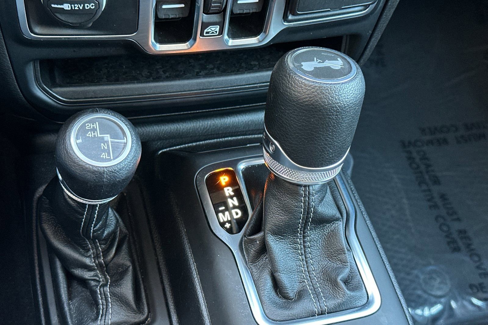 Used 2025 Jeep Wrangler Sahara image 21