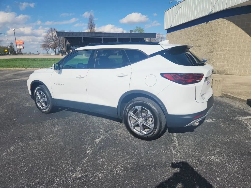 Used 2023 Chevrolet Blazer LT AWD/4WD image 2