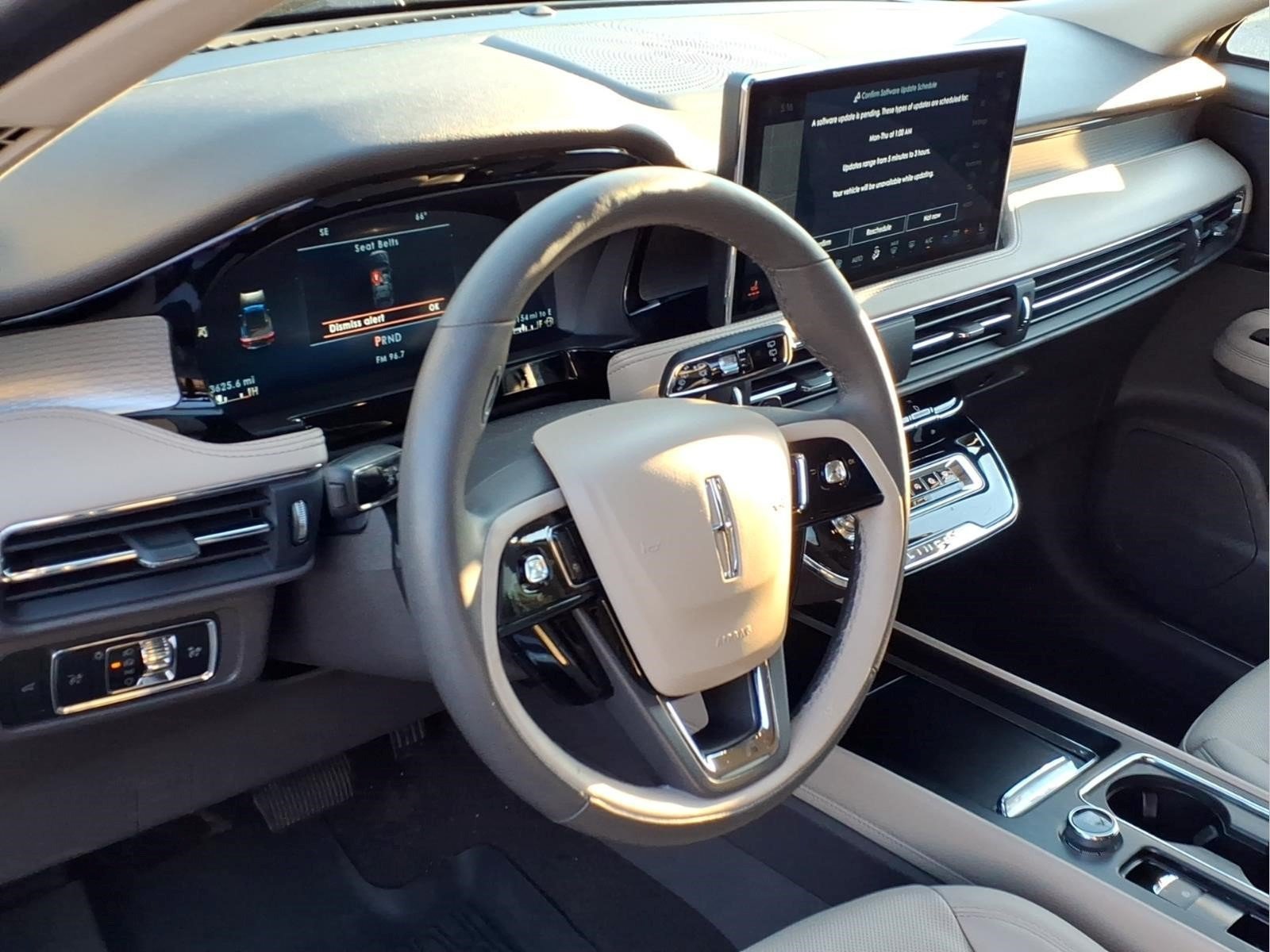 Used 2023 Lincoln Corsair AWD image 16