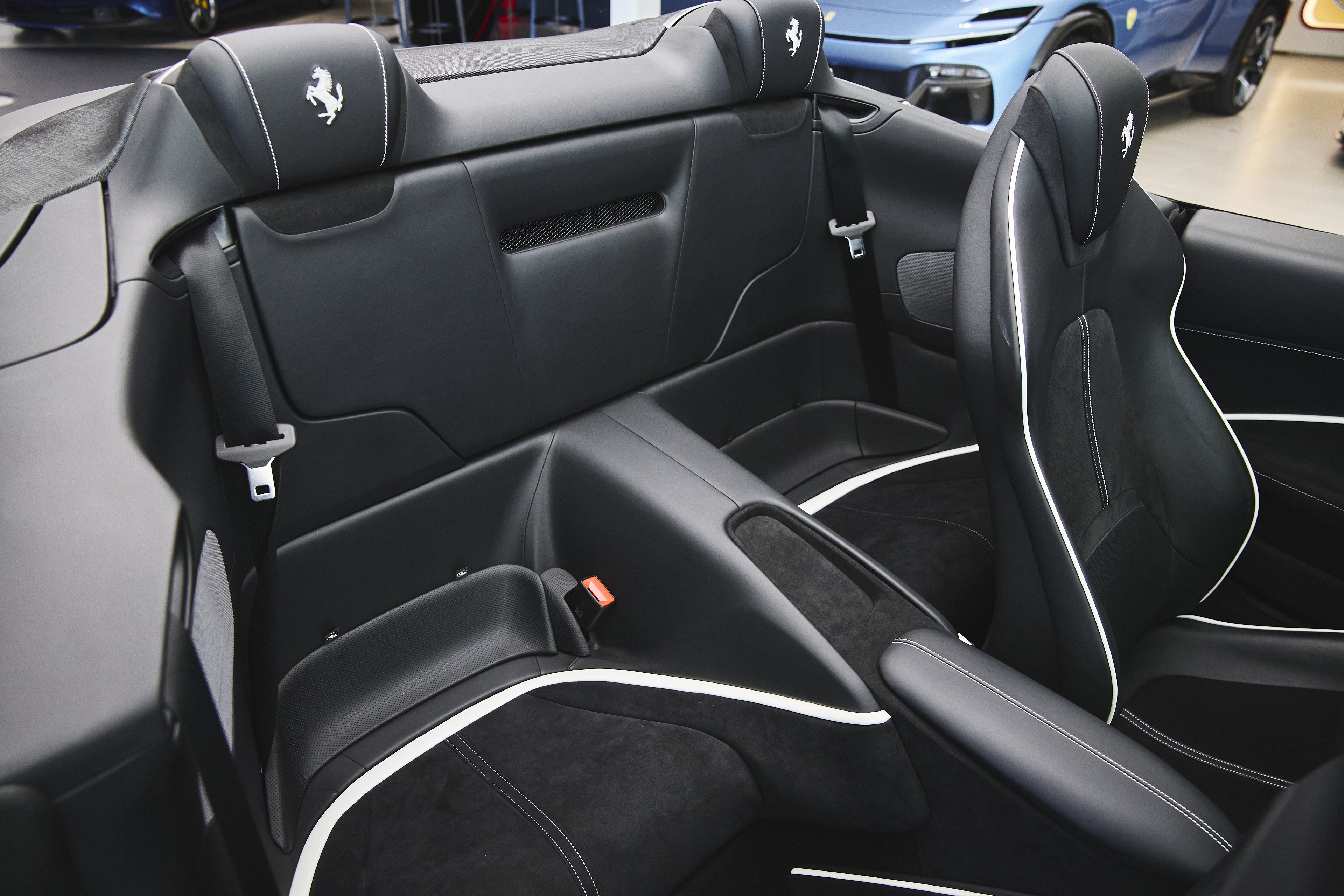 Used 2024 Ferrari Roma Spider RWD image 31