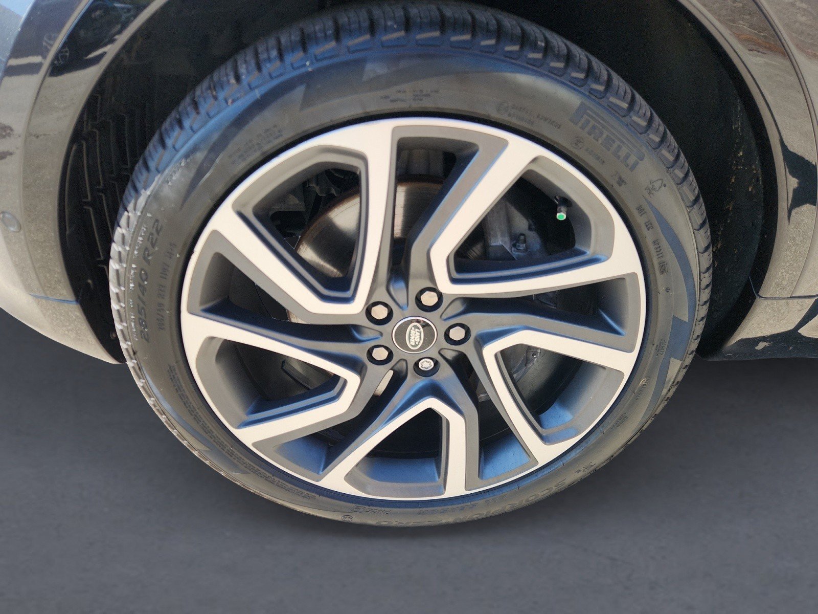 Used 2024 Land Rover Discovery Dynamic SE AWD/4WD image 8