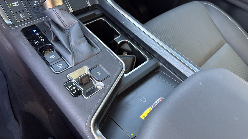 Used 2025 Lexus GX 550 w/ Accessory Package (2T) AWD/4WD image 35