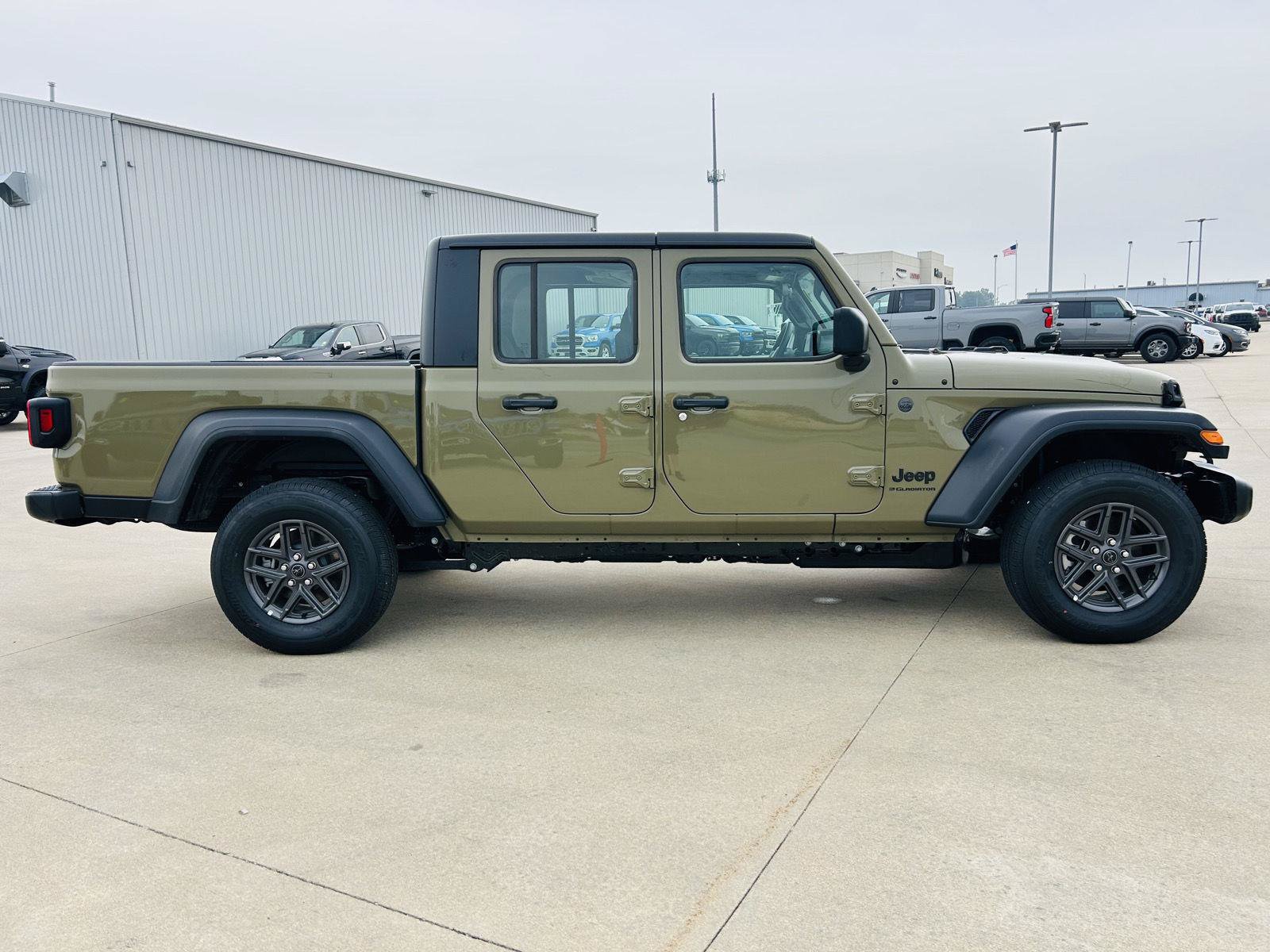 New 2026 Jeep Gladiator Sport AWD/4WD image 35