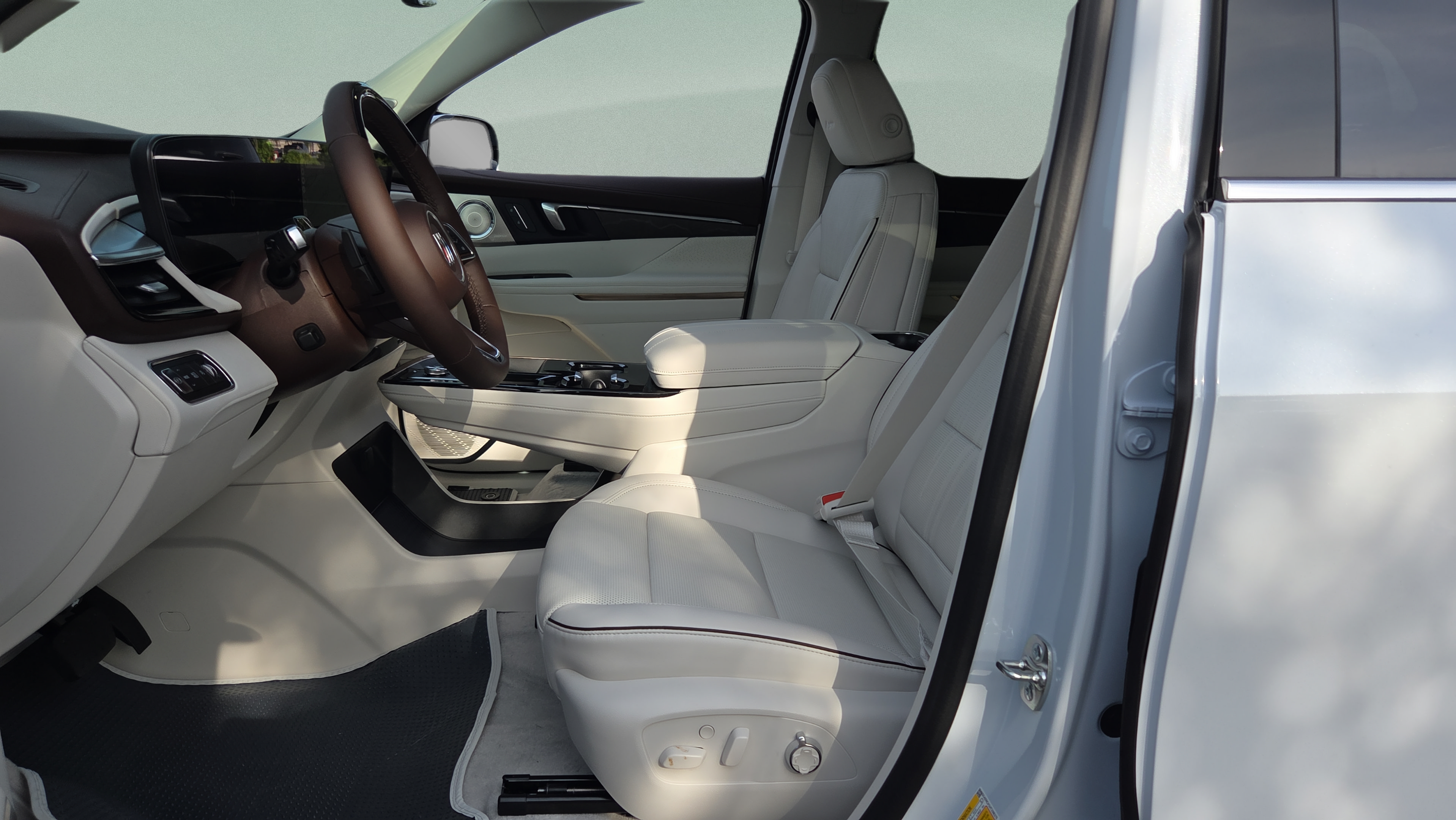 New 2026 Buick Enclave Avenir w/ Super Cruise Package FWD image 9