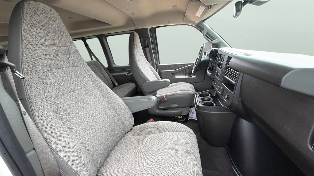 Used 2025 Chevrolet Express 3500 LT w/ LT Preferred Equipment Group RWD image 32