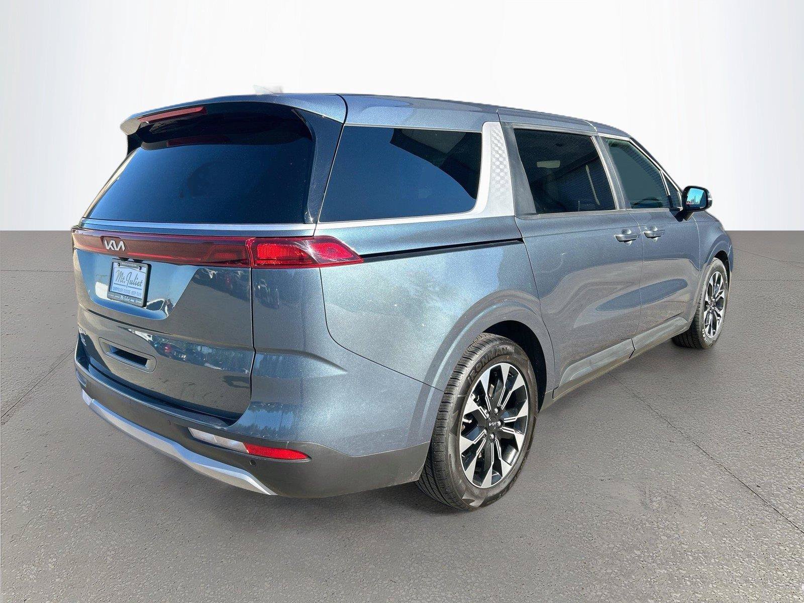 Used 2024 Kia Carnival EX FWD image 4