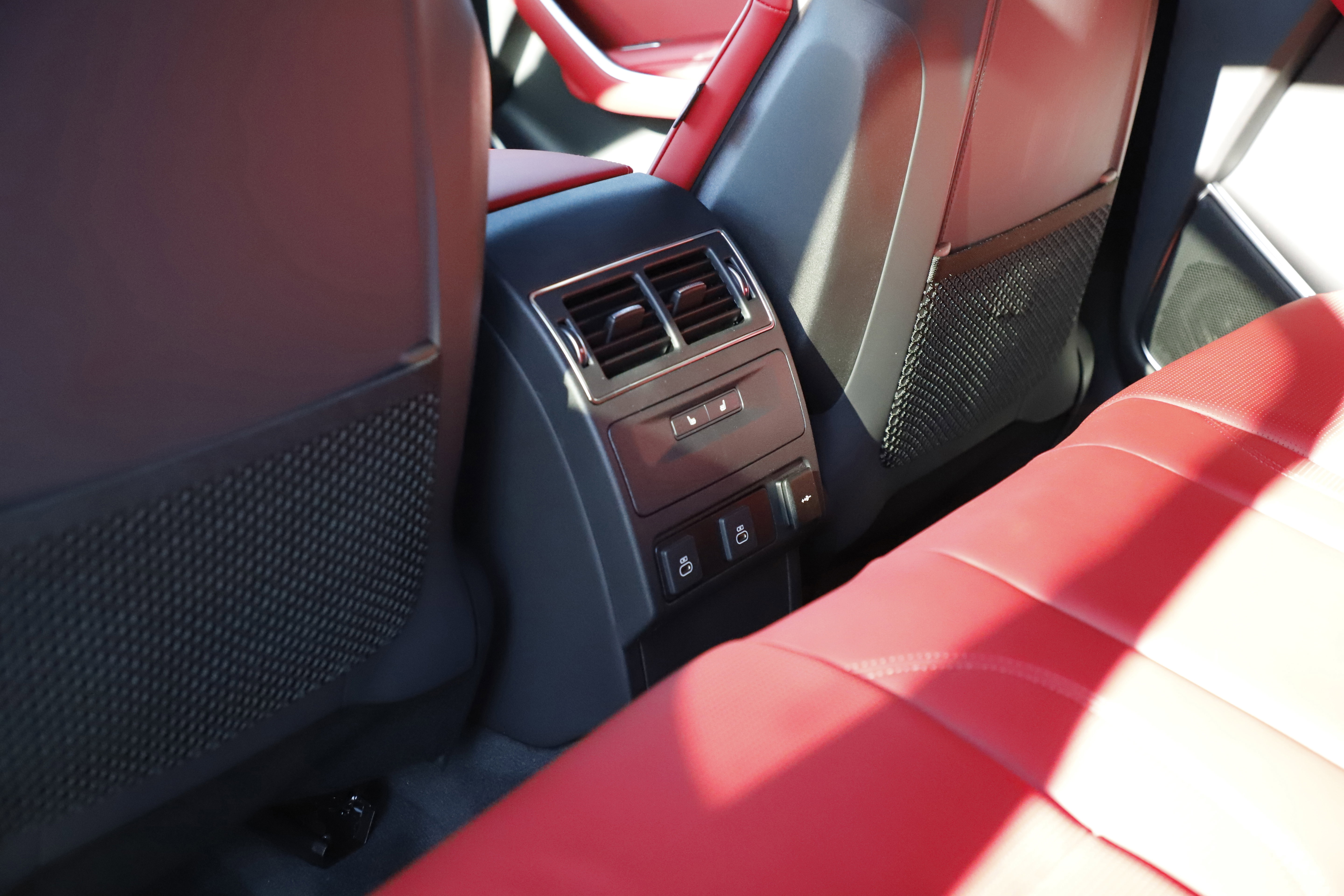 New 2026 Jaguar F-PACE R-Dynamic S image 19