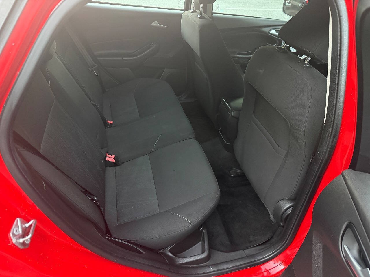 Used 2017 Ford Focus SE FWD image 11