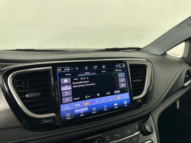 New 2027 Chrysler Pacifica Select FWD image 10