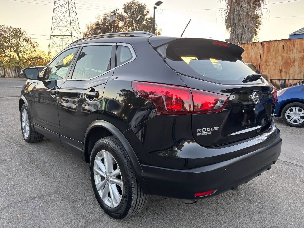 Used 2018 Nissan Rogue Sport SV image 7