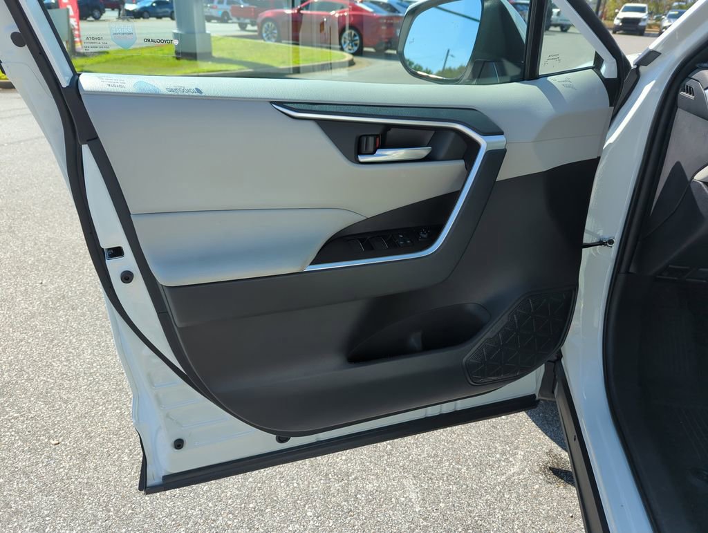Used 2024 Toyota RAV4 XLE w/ Convenience Package FWD image 18